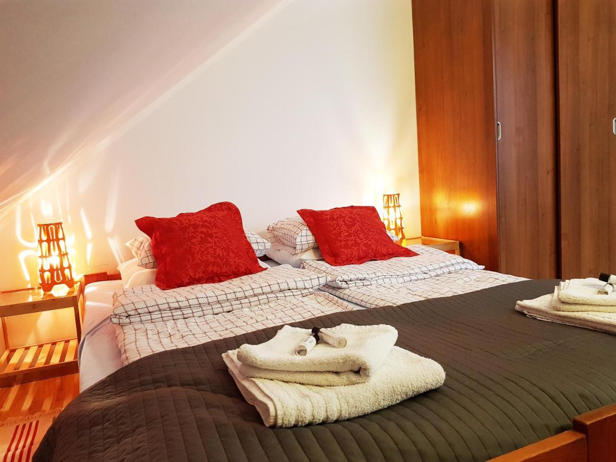 ロビ Balaton Rowy Bed & Breakfast エクステリア 写真