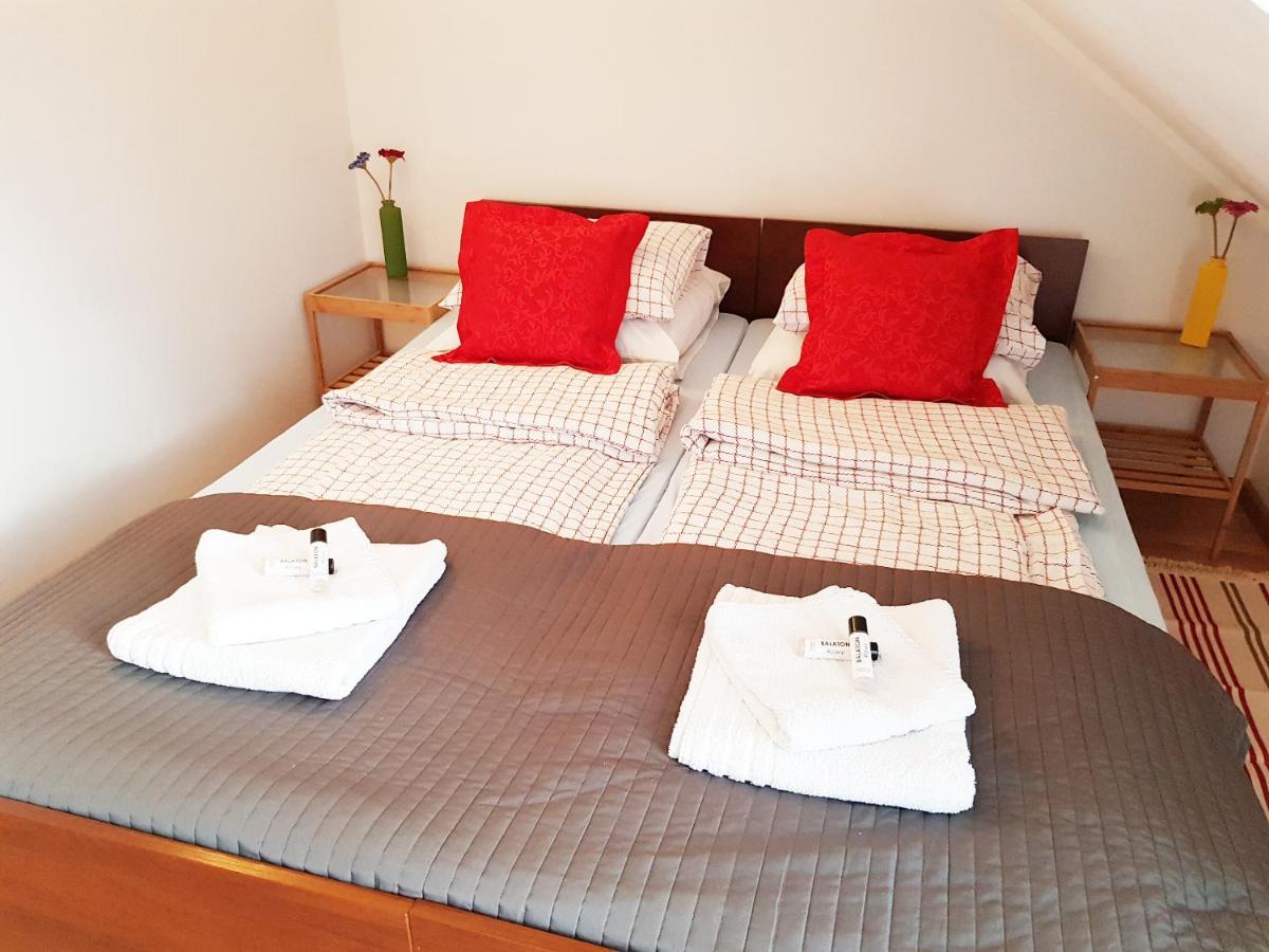 ロビ Balaton Rowy Bed & Breakfast エクステリア 写真